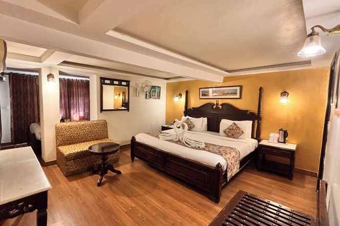 Hotel Ratnawali - Pure Veg Hotel