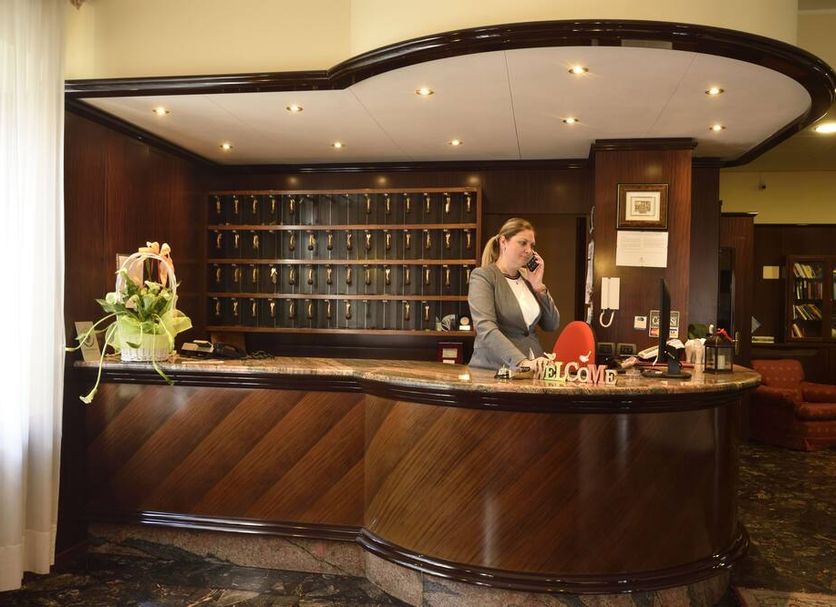 Front desk Photo