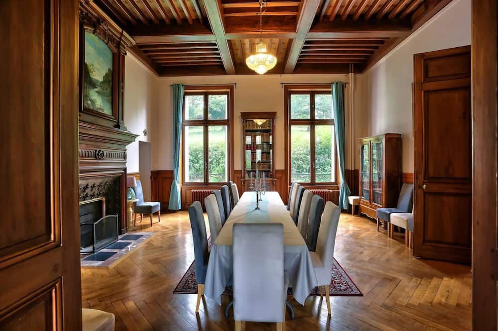 Dining room Photo