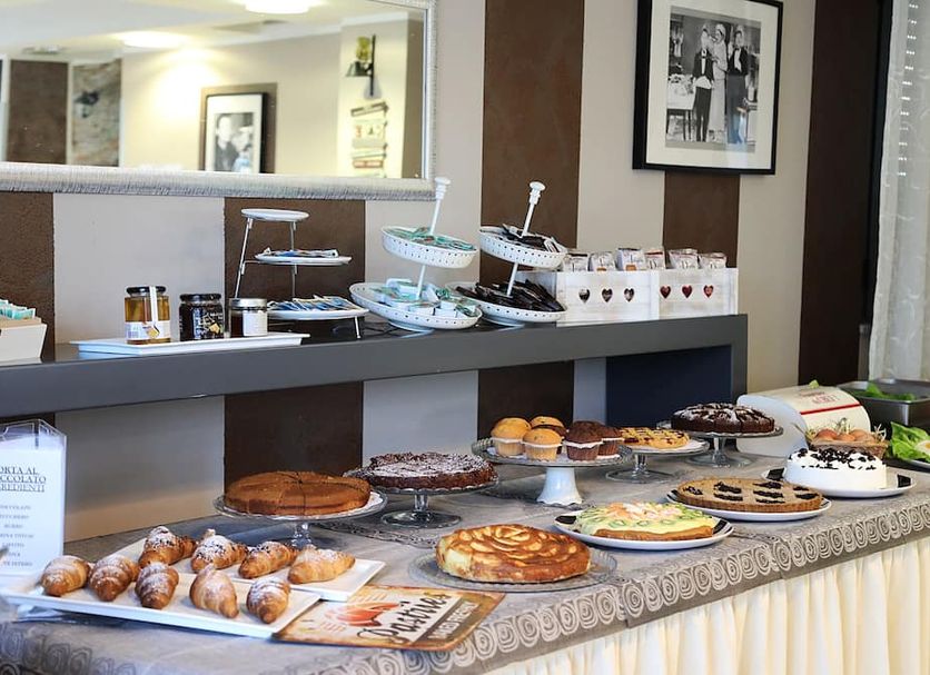 Buffet Photo