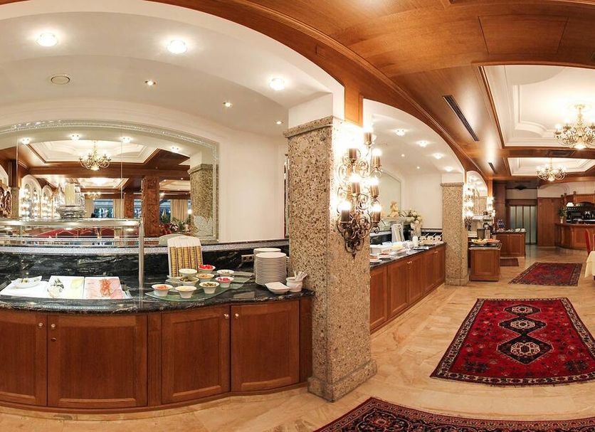 Buffet Photo