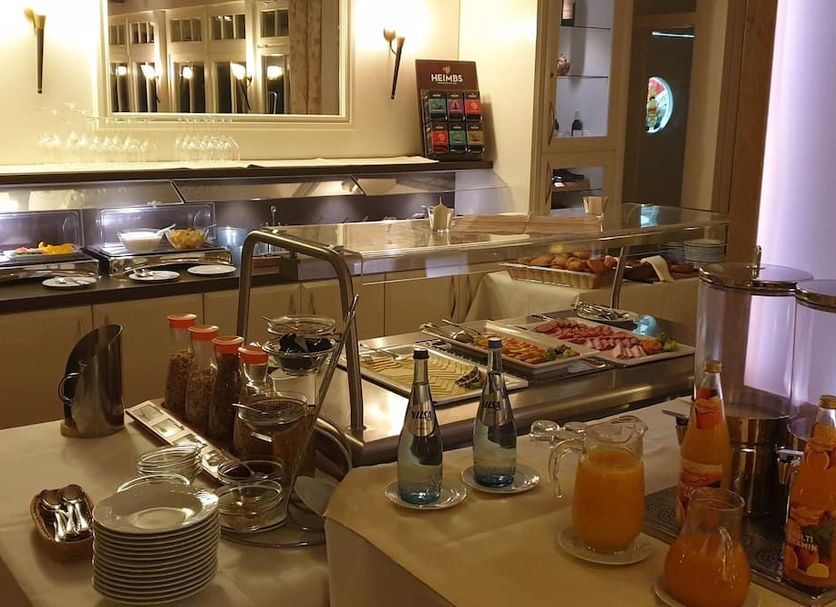 Buffet Photo