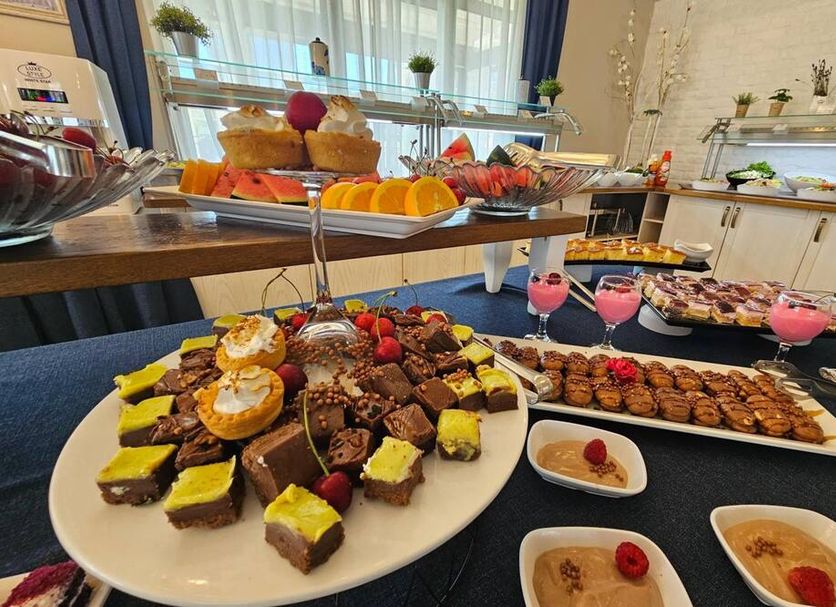 Buffet Photo