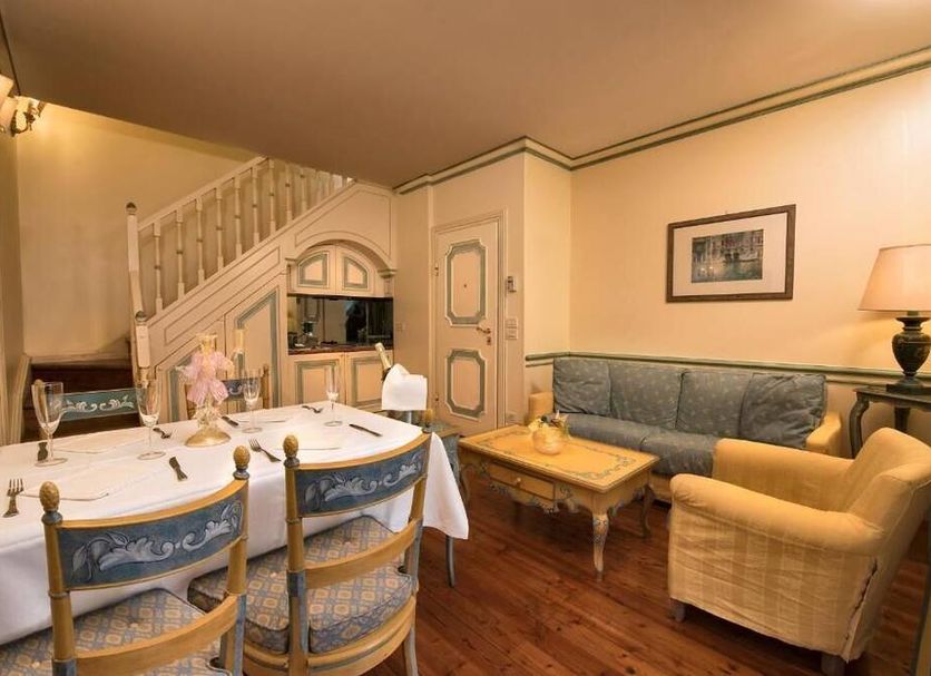 Dining room Photo
