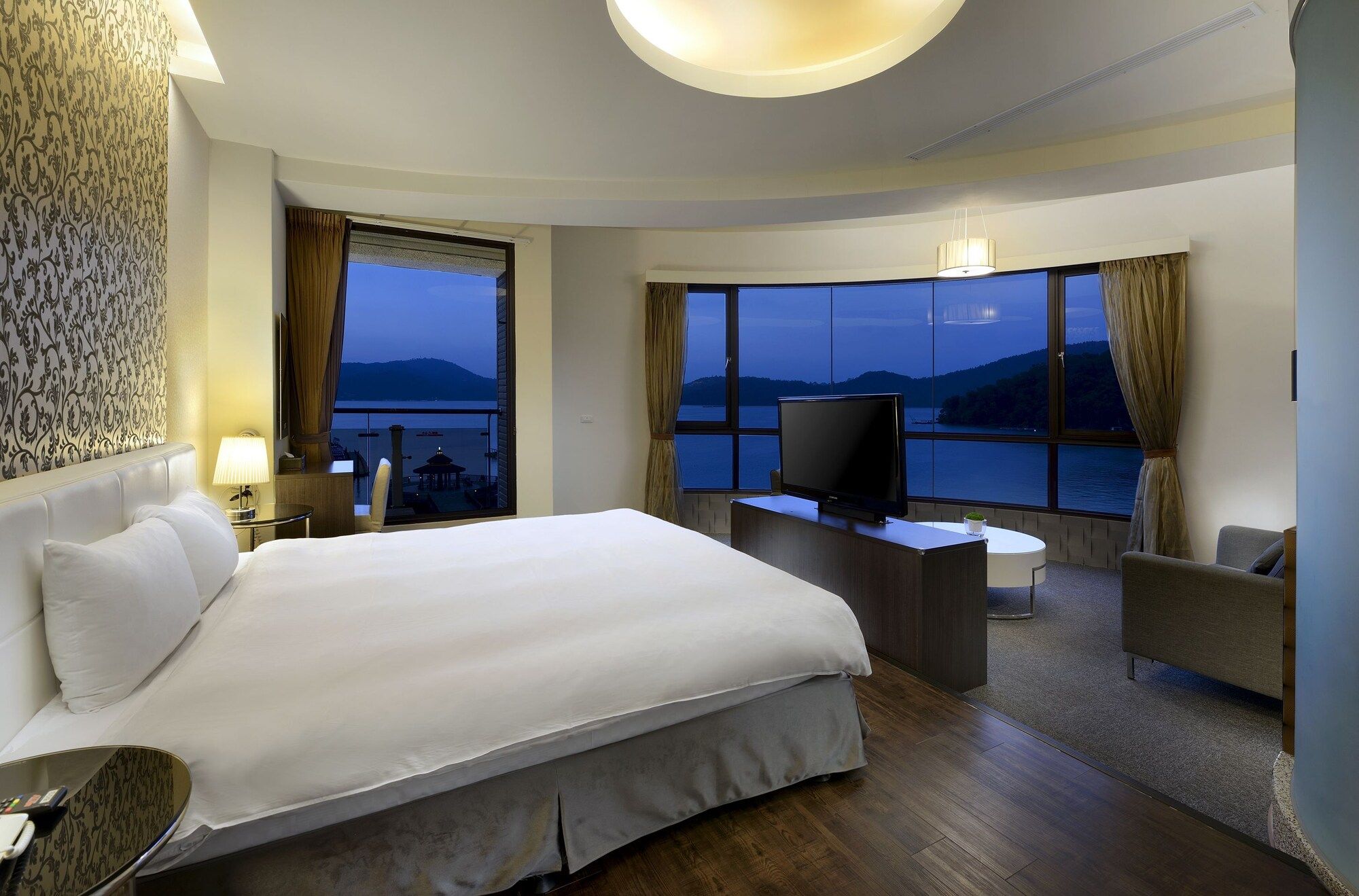 Hu Yue Lakeview Hotel