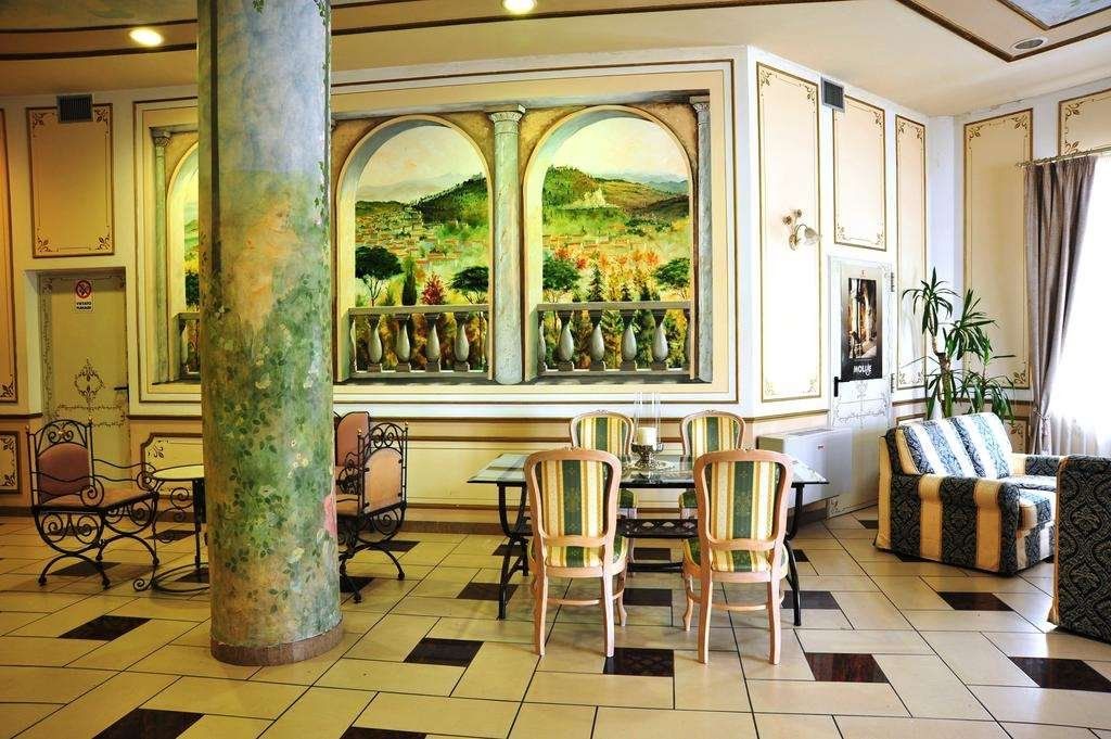 Dining room Photo