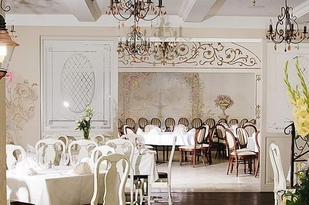 Banquet hall Photo