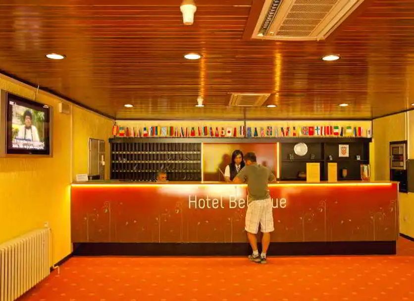 Front desk Photo