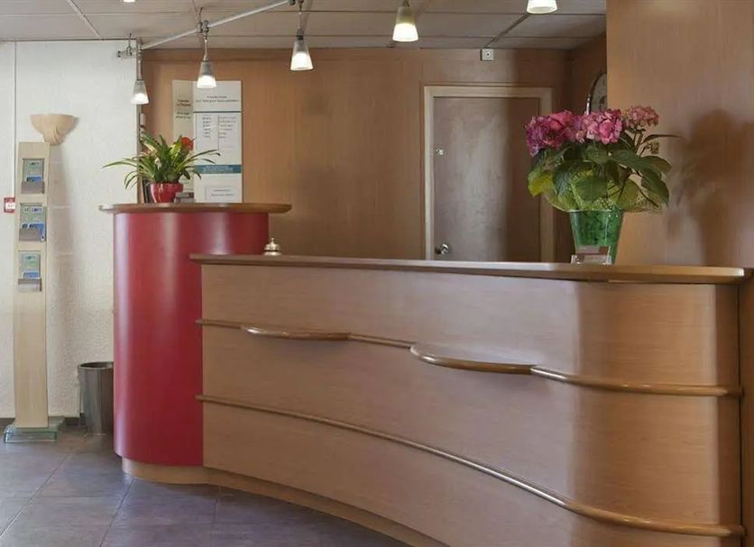 Front desk Photo